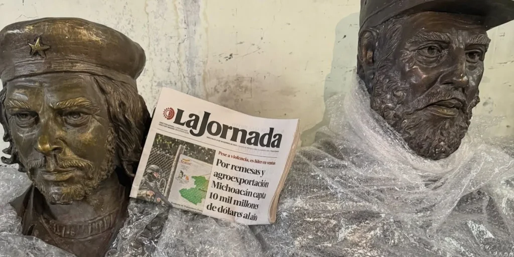 Esculturas de Fidel Castro y el Che Guevara en una bodega de la Alcaldía Cuauhtémoc