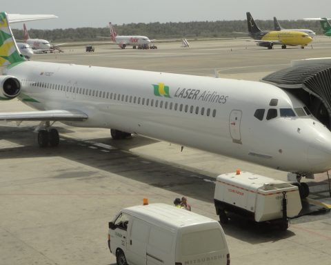 Which national airlines remain operating after the FAA announcement?