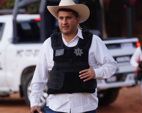 Widow of Carlos Manzo is preparing to take her husband's place in the mayor's office of Uruapan