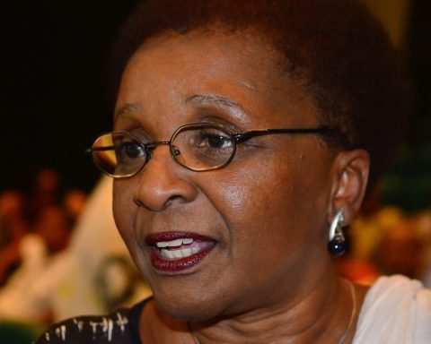 With lenses and voice, it shows the trajectory of Luiza Bairros