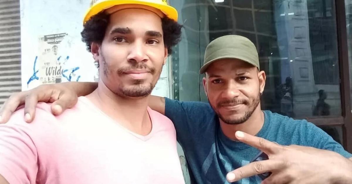 17 Cuban artists remain imprisoned, La Crema leaves and the regime rewards Amaury Pérez