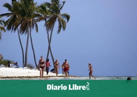 42,949 tourists arrived in the country in one day