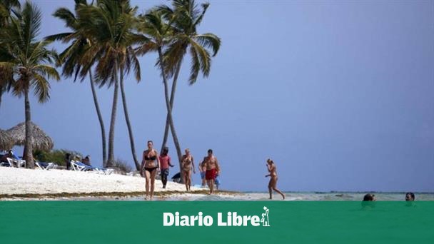 42,949 tourists arrived in the country in one day