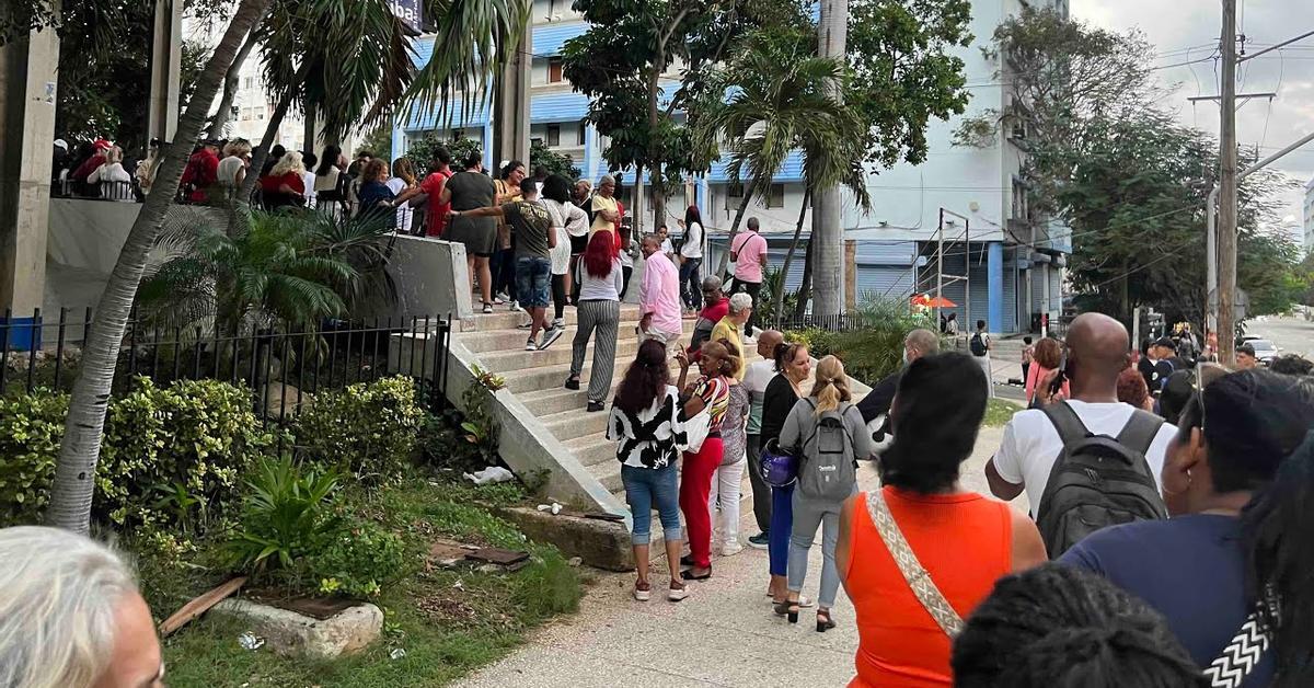 A crowd gathers at the Cuba Pavilion to see the final chapter of Return to the Heart