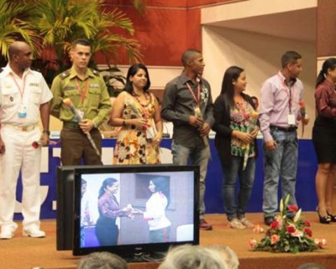 A former leader of the Young Communist Union in Cuba is arrested in Florida