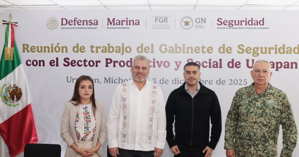 A month after Manzo's murder, Harfuch returns to Uruapan and meets with the mayor