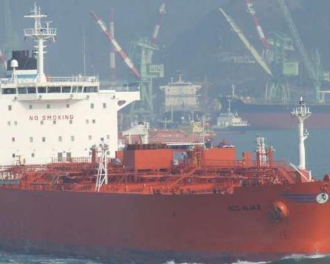 A ship with 330,000 barrels of Russian crude oil arrives in Cuba in its worst electrical crisis