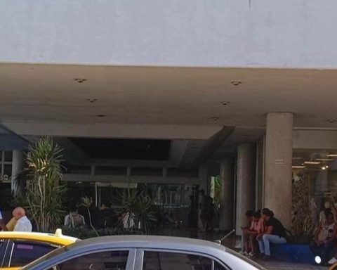 A viral hoax about the delivery of money in hotels mobilizes citizens in Havana