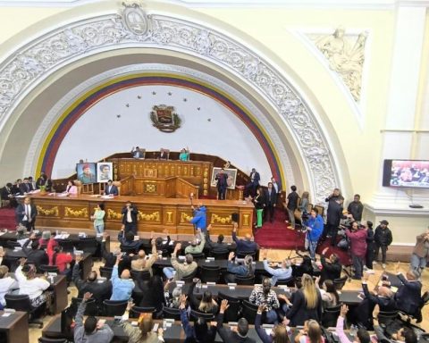 AN approves Law against "Piracy": gives 20 years in prison for those who support these acts