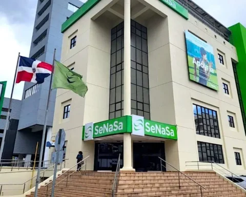 Abinader designa comisión técnica del Consejo del Seguro Nacional de Salud