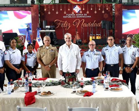 Abinader recognizes the work of the Navy and Air Force in the fight against drug trafficking and border protection