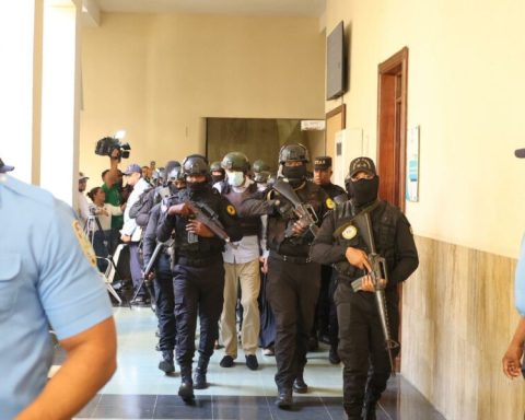 Agents transfer defendants from the Cobra case for embezzlement from SENASA to court