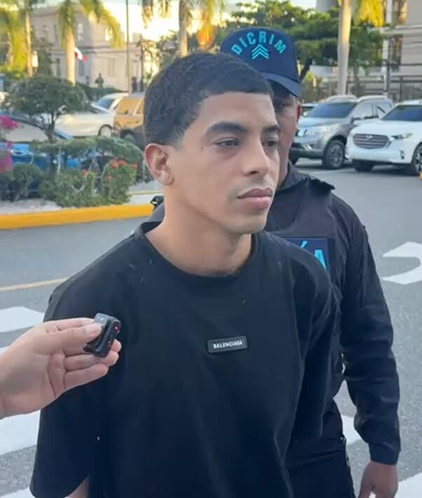 Albert Peña Feliz ‘La Pipa’ se entrega tras tiroteo mortal en Simoníco, Villa Duarte