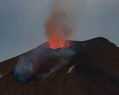 Alert on the Puracé volcano changes from Yellow to Orange due to increase in activity