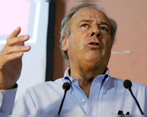 Alfredo Barnechea is the Popular Action candidate after beating Julio Chávez amid questions about fraud
