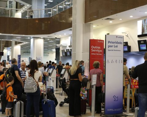 Anac discusses increasing flights at Santos Dumont with airlines; Paes criticizes