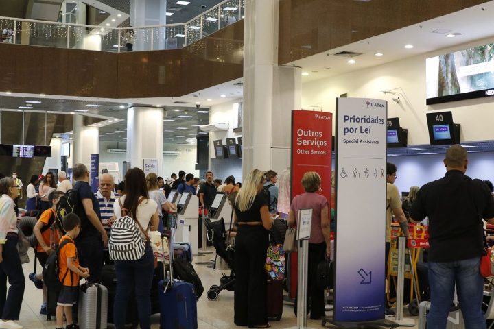 Anac discusses increasing flights at Santos Dumont with airlines; Paes criticizes