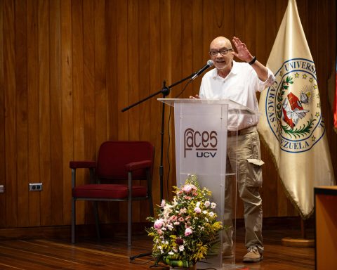 Andrés Caleca advocates a transition without US intervention: "We propose a broad social movement"