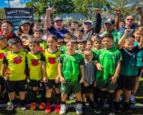 Andrés Miranda Sports Complex is reopened in Caracas as part of the Obratón