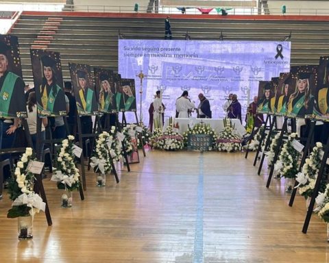 Antioquia pays tribute to victims of fatal bus accident with field mass