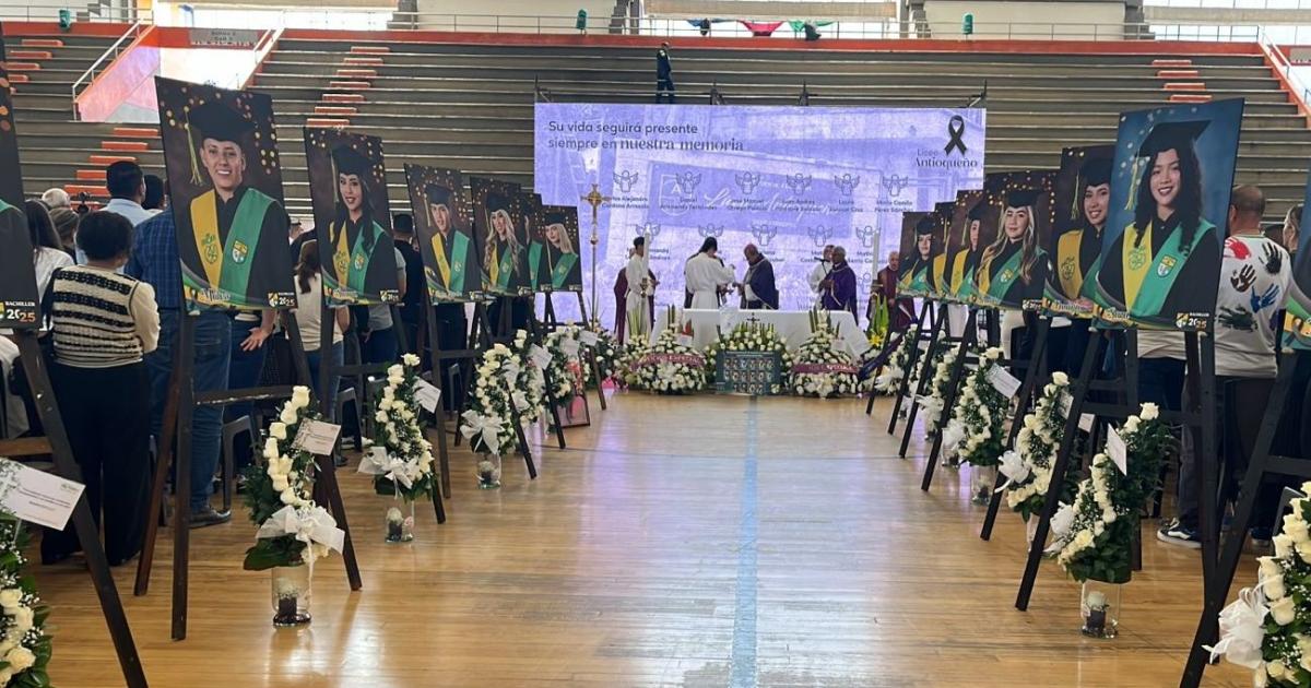 Antioquia pays tribute to victims of fatal bus accident with field mass