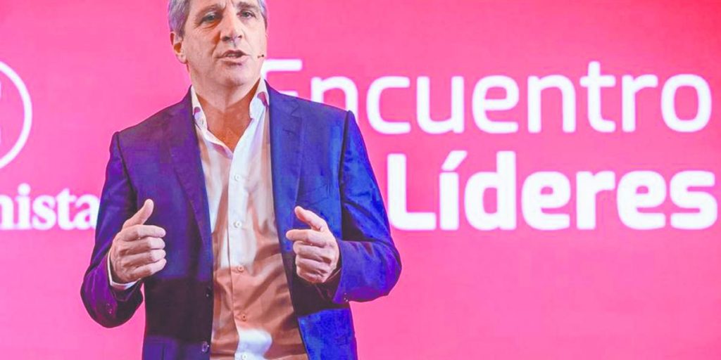 Argentina returns to the debt market with a four-year bond