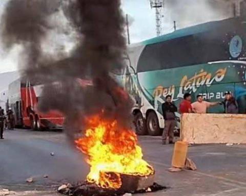 Artisanal miners block Panamericana Sur highway in the district of Chala