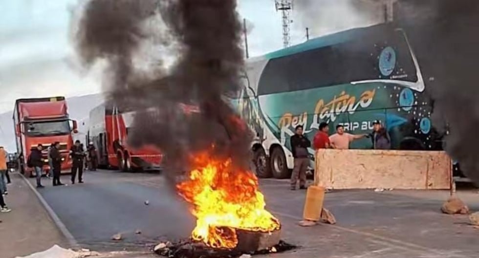 Artisanal miners block Panamericana Sur highway in the district of Chala