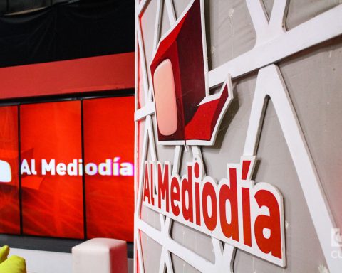 “At noon”: fifteen years with the Cuban public