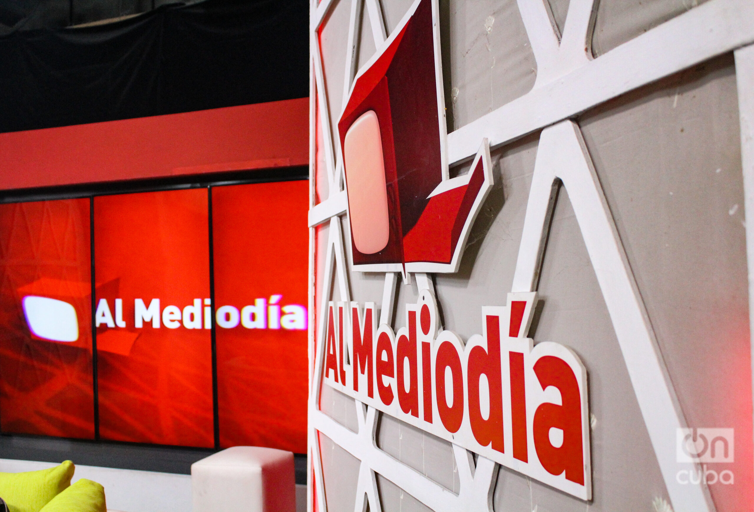 “At noon”: fifteen years with the Cuban public