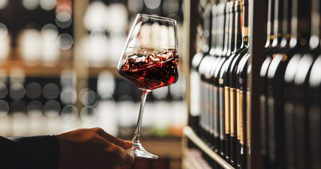 Awarded in the world, pressured at home: the other battle of Mexican wine