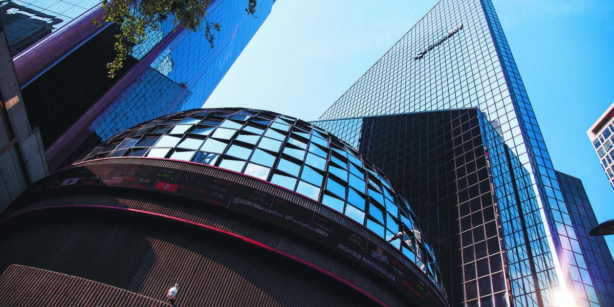 BMV scores historical highs in a day of few negotiations, driven by Peñoles and Megacable