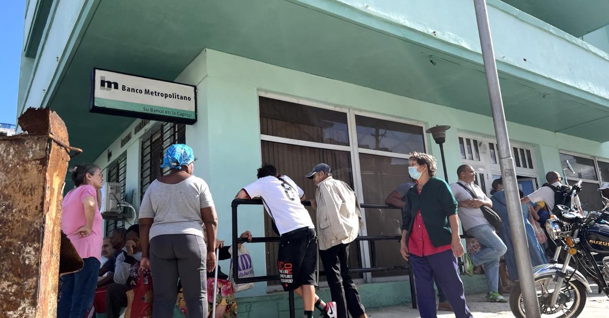 Bank employees are still waiting for "orientations" for the purchase and sale of dollars