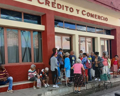 Bent over and sore: Cubans suffer the consequences of Chikungunya