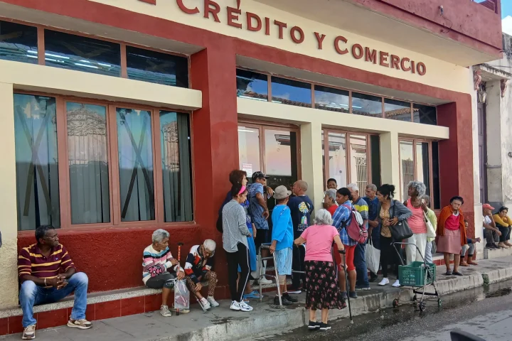 Bent over and sore: Cubans suffer the consequences of Chikungunya