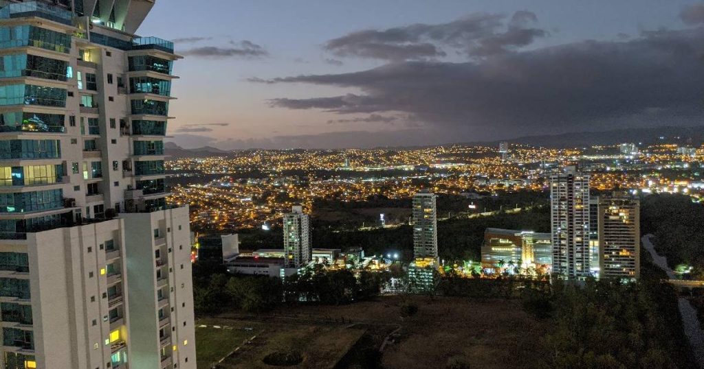 Bogotá Despierta 2025: guide to schedules and activities for year-end shopping