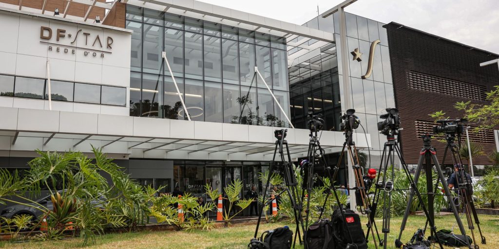 Bolsonaro suffers from hiccups and high blood pressure after procedure