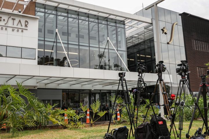 Bolsonaro suffers from hiccups and high blood pressure after procedure