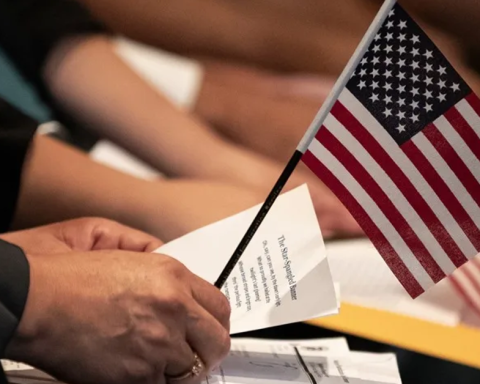 Broken dreams for a Cuban: the US cancels a nationality oath ceremony