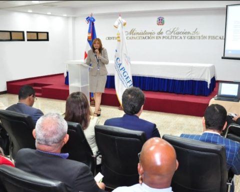 CCRD especializa técnicos en manejo del presupuesto de instituciones públicas