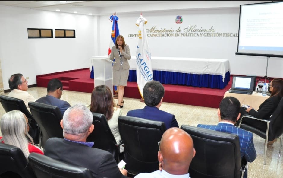 CCRD especializa técnicos en manejo del presupuesto de instituciones públicas