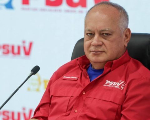 Cabello says that Machado's departure from the country does not affect them "at all" and is not their problem