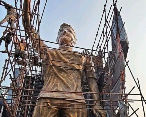 Calcutta will inaugurate the world's tallest statue of Messi