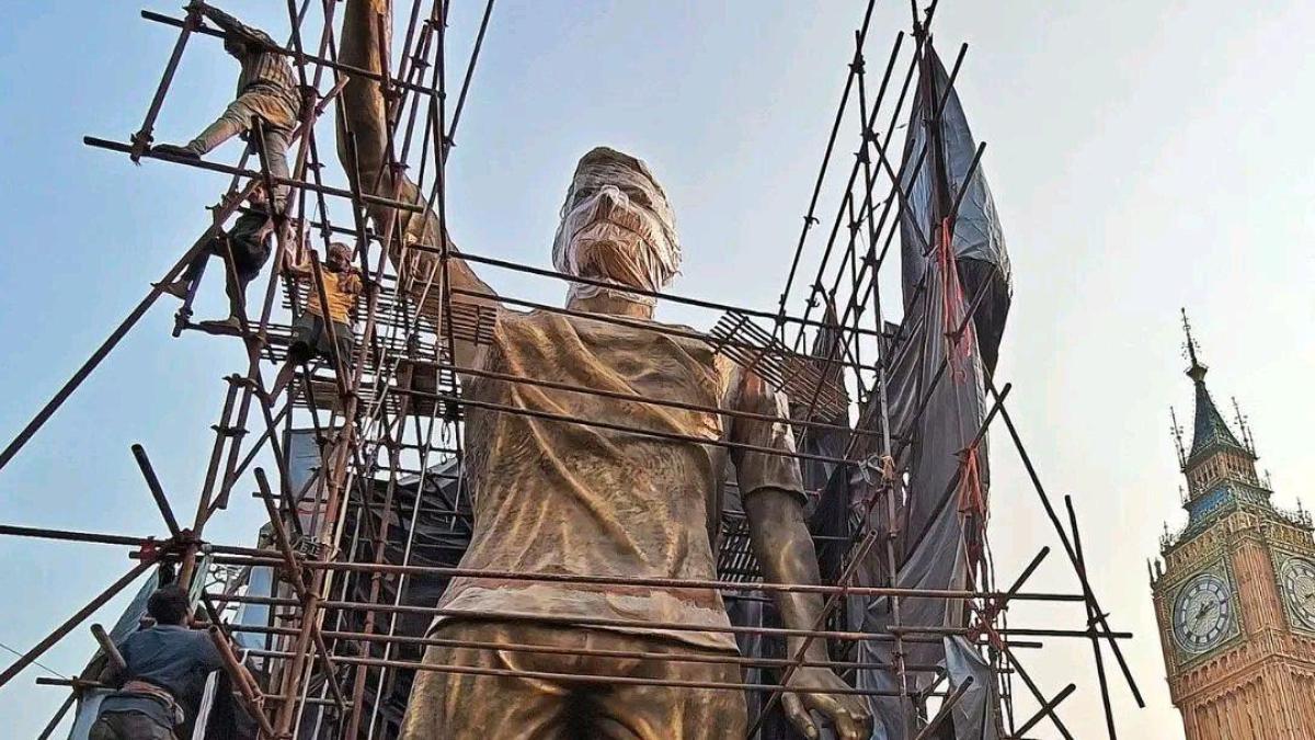 Calcutta will inaugurate the world's tallest statue of Messi