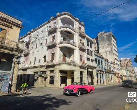 Calle Colón, a passage to the history of Havana