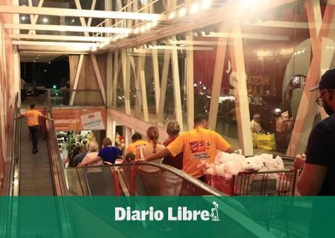 Capital: supermarkets packed for Christmas Eve dinner