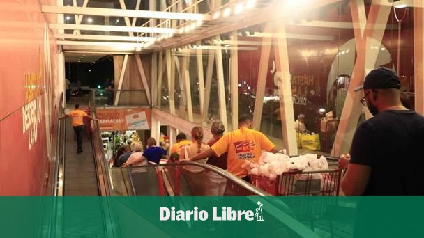 Capital: supermarkets packed for Christmas Eve dinner