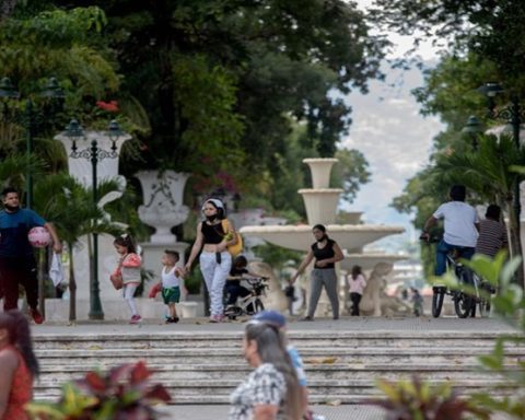 Familias caraqueñas disfrutan espacios públicos tras llegada del Niño Jesús