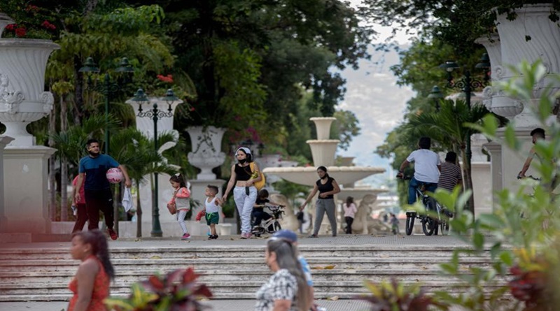 Familias caraqueñas disfrutan espacios públicos tras llegada del Niño Jesús