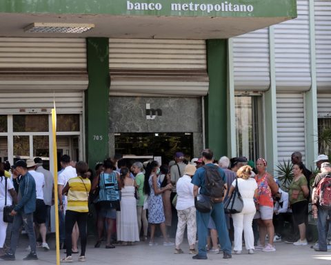 Central Bank of Cuba warns about “massive deception” to Cubans on social networks